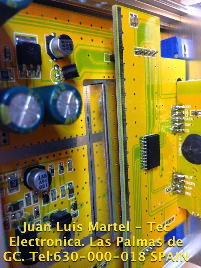 circuito oscilador PLL emisora de FM comercial en reparación 