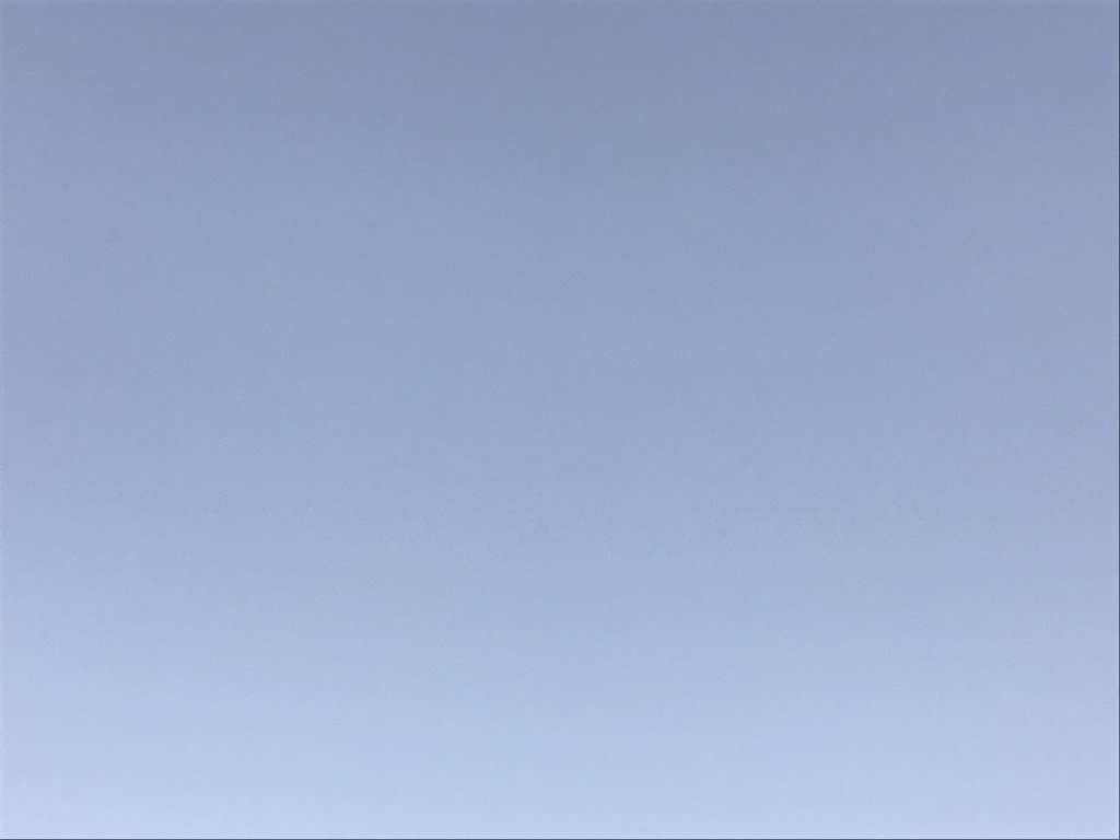 Foto del cielo sacada para verificar la existencia de polvo en el sensor de una camara de fotos digital